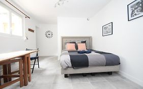 TOP studio refait à neuf aux porte de Paris proche RERMétro